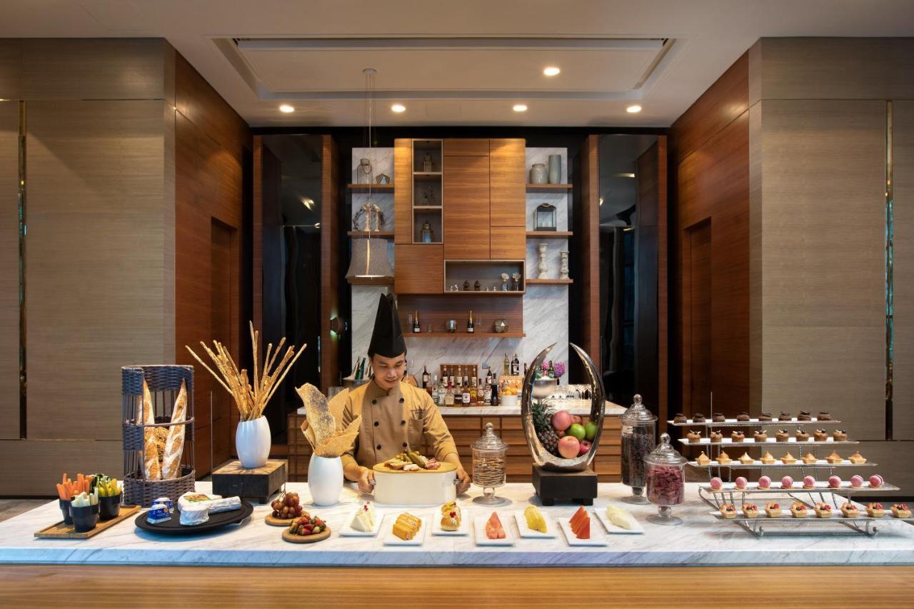Sofitel Kuala Lumpur Damansara Hotel Exterior photo A pastry chef at work