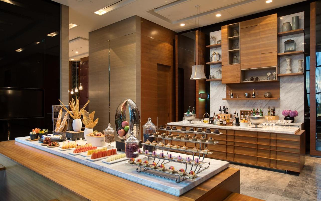 Sofitel Kuala Lumpur Damansara Hotel Exterior photo The buffet at the lobby